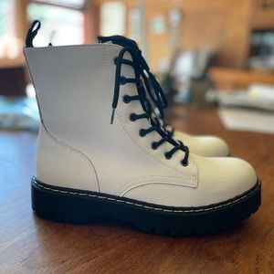 Sexy sz10 White Leather Boots NWT